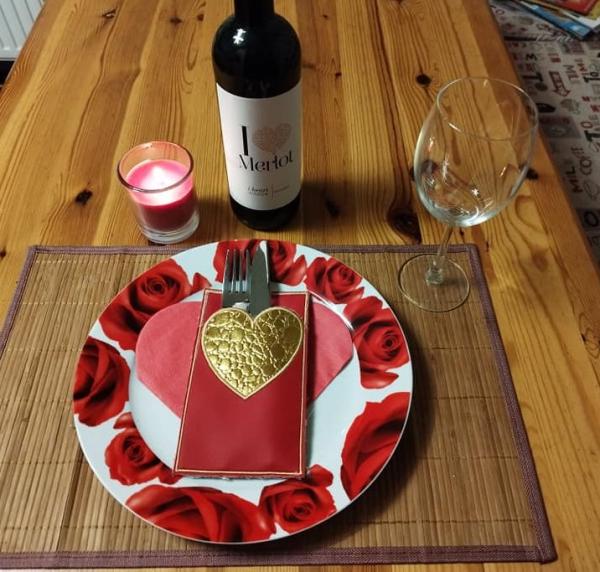 ITH - Stickdatei Bestecktasche Valentinsherz